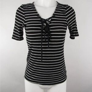 American Eagle Outfitters Lace-Up Ribbed Tee Large